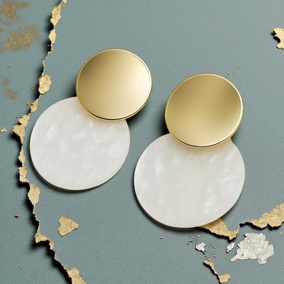 Minimalist Golden Circle Trendy Fashion Design Statement Stylish Earrings - Picture 6 of 11